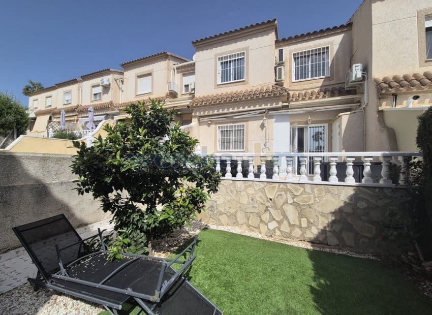 3 soverom Rekkehus til salgs i San Miguel de Salinas med svømmebasseng garasje - € 159 950 (Ref: 9757787)