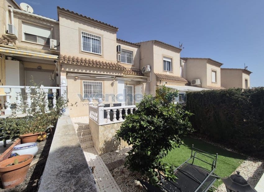 3 soverom Rekkehus til salgs i San Miguel de Salinas med svømmebasseng garasje - € 159 950 (Ref: 9757787)