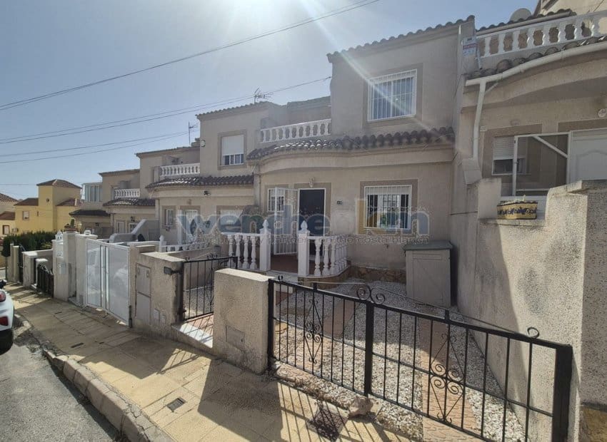 3 soverom Rekkehus til salgs i San Miguel de Salinas med svømmebasseng garasje - € 159 950 (Ref: 9757787)