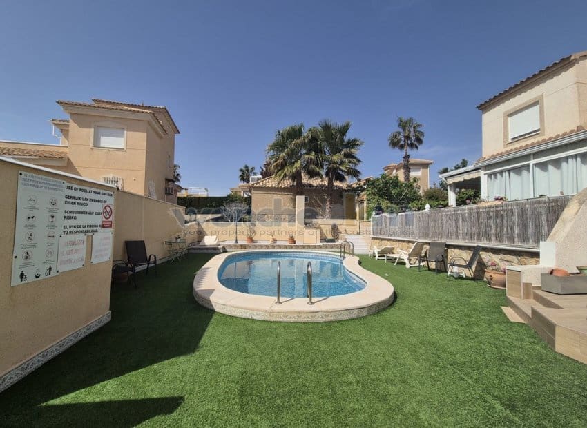 3 soverom Rekkehus til salgs i San Miguel de Salinas med svømmebasseng garasje - € 159 950 (Ref: 9757787)