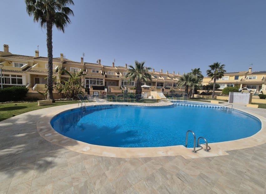 3 slaapkamer Rijtjeshuis te koop in Los Altos met zwembad garage - € 245.000 (Ref: 9761278)