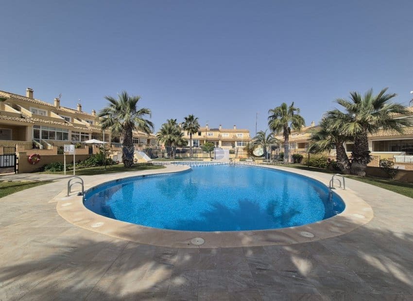 3 slaapkamer Rijtjeshuis te koop in Los Altos met zwembad garage - € 245.000 (Ref: 9761278)