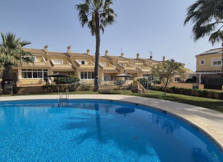 3 slaapkamer Rijtjeshuis te koop in Los Altos met zwembad garage - € 245.000 (Ref: 9761278)