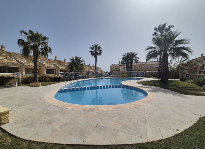 3 slaapkamer Rijtjeshuis te koop in Los Altos met zwembad garage - € 245.000 (Ref: 9761278)