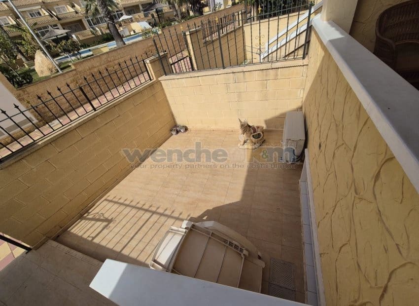 3 slaapkamer Rijtjeshuis te koop in Los Altos met zwembad garage - € 245.000 (Ref: 9761278)