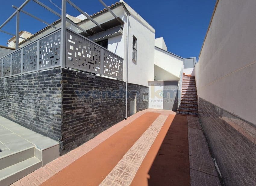 Pareado de 2 habitaciones en La Florida en venta con piscina garaje - 195.000 € (Ref: 9781383)