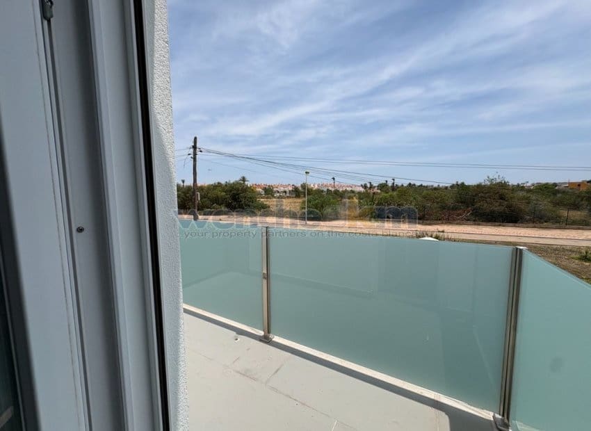 2 sypialnia Willa na sprzedaż w Torrevieja z basenem garażem - 465 000 € (Ref: 9889286)