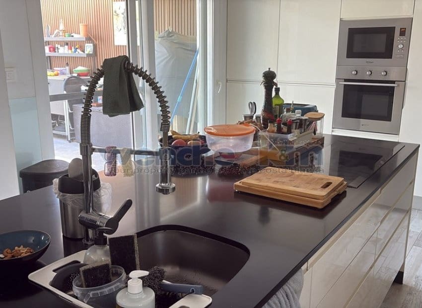 2 sypialnia Willa na sprzedaż w Torrevieja z basenem garażem - 465 000 € (Ref: 9889286)