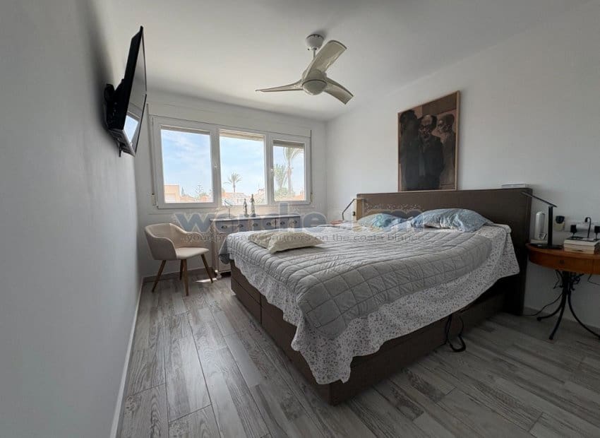 2 sypialnia Willa na sprzedaż w Torrevieja z basenem garażem - 465 000 € (Ref: 9889286)