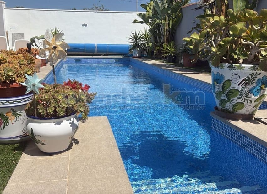 2 sypialnia Willa na sprzedaż w Torrevieja z basenem garażem - 465 000 € (Ref: 9889286)