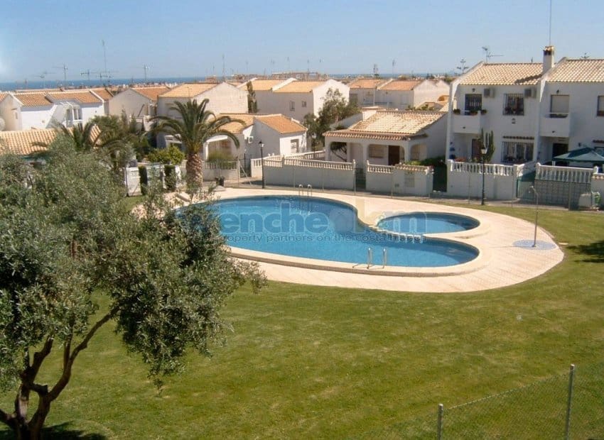 Pareado de 3 habitaciones en La Florida en venta con piscina - 179.950 € (Ref: 9971738)