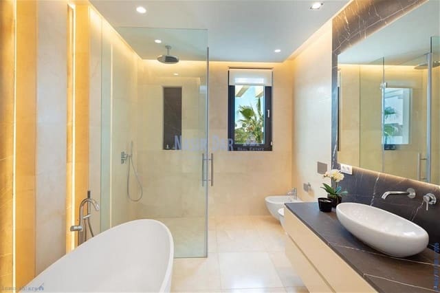 6 bedroom Townhouse for sale in Casco Antiguo, Marbella - € 6,500,000 (Ref: 10007753)