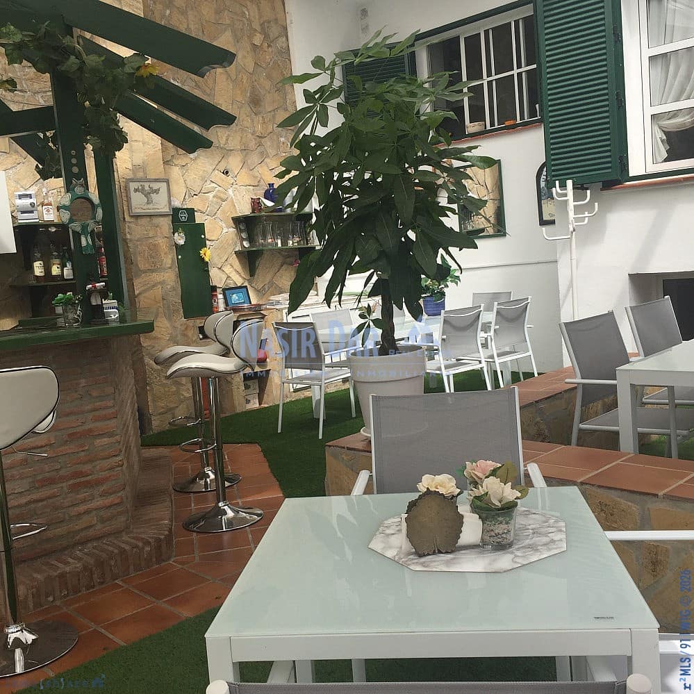 8 sypialnia Willa na sprzedaż w Torrox-Costa z basenem garażem - 1 000 000 € (Ref: 10007899)