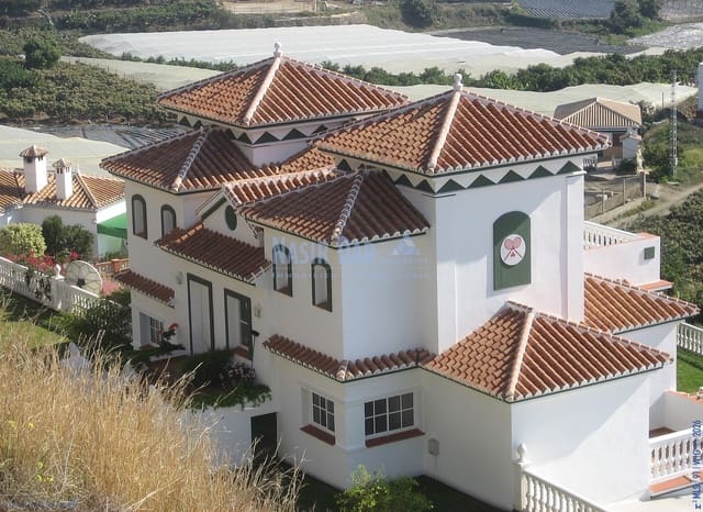 8 sypialnia Willa na sprzedaż w El Peñoncillo, Torrox z basenem garażem - 1 000 000 € (Ref: 10007899)
