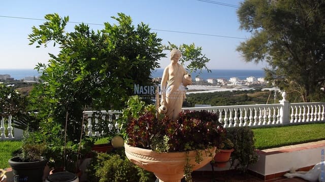 8 sypialnia Willa na sprzedaż w El Peñoncillo, Torrox z basenem garażem - 1 000 000 € (Ref: 10007899)