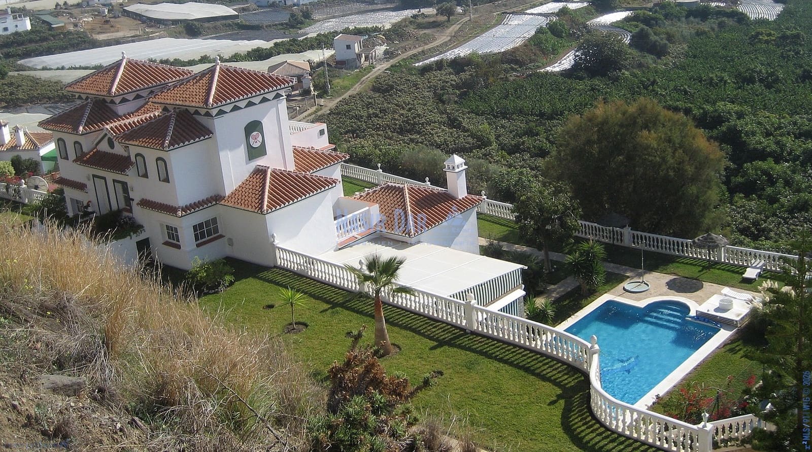 8 sypialnia Willa na sprzedaż w Torrox-Costa z basenem garażem - 1 000 000 € (Ref: 10007899)