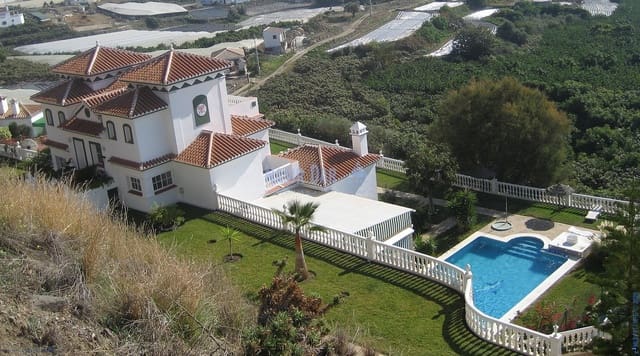 8 sypialnia Willa na sprzedaż w El Peñoncillo, Torrox z basenem garażem - 1 000 000 € (Ref: 10007899)