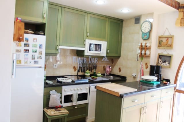 3 makuuhuone Paritalo myytävänä paikassa Centro, Nerja mukana uima-altaan 
autotalli - 425 000 € (Ref: 10018066)