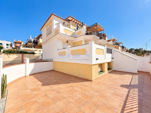 3 chambre Villa/Maison Semi-Mitoyenne à vendre à Centro, Nerja avec piscine garage - 380 000 € (Ref: 10081566)