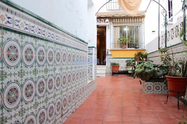 4 makuuhuone Omakotitalo myytävänä paikassa Centro, Nerja mukana 
autotalli - 489 000 € (Ref: 10104291)