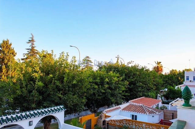 4 makuuhuone Omakotitalo myytävänä paikassa Centro, Nerja mukana 
autotalli - 489 000 € (Ref: 10104291)