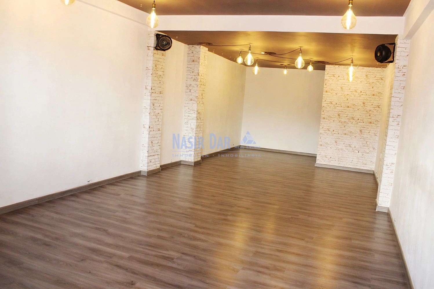 Commercial for sale in Nerja - € 219,000 (Ref: 10175625)