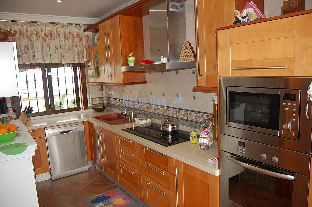 3 soveværelse Villa til salg i Nerja med swimmingpool garage - € 499.000 (Ref: 4452667)