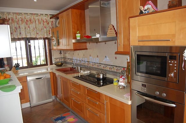 3 sovrum Villa till salu i Centro, Nerja med pool garage - 499 000 € (Ref: 4452667)