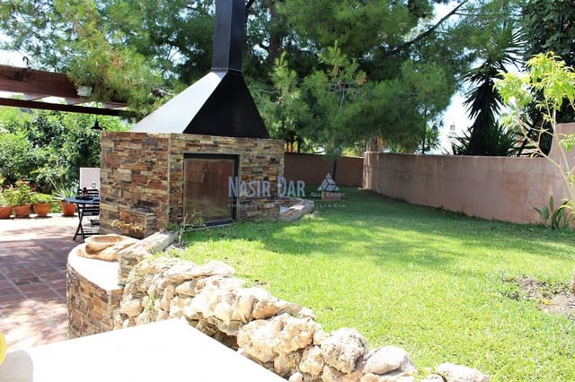 5 soveværelse Villa til salg i Avda Pescia - Ctra de Frigiliana, Nerja med swimmingpool garage - € 650.000 (Ref: 4452675)