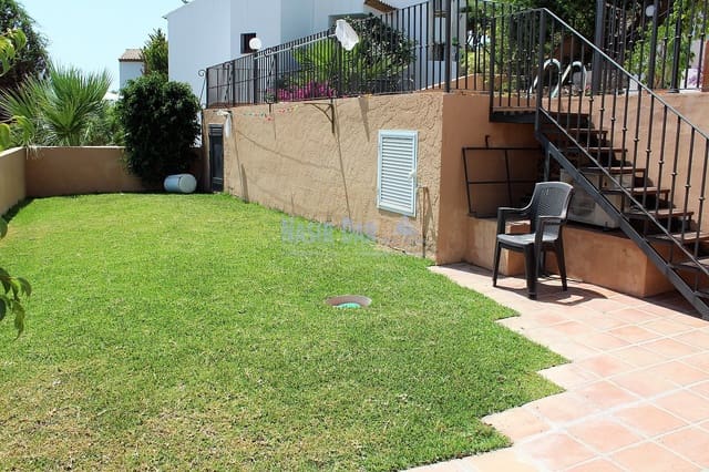 5 soveværelse Villa til salg i Avda Pescia - Ctra de Frigiliana, Nerja med swimmingpool garage - € 650.000 (Ref: 4452675)