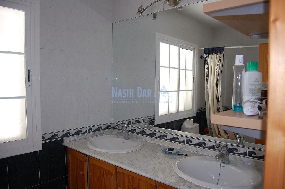 6 soveværelse Villa til salg i Nerja med swimmingpool garage - € 550.000 (Ref: 4452691)