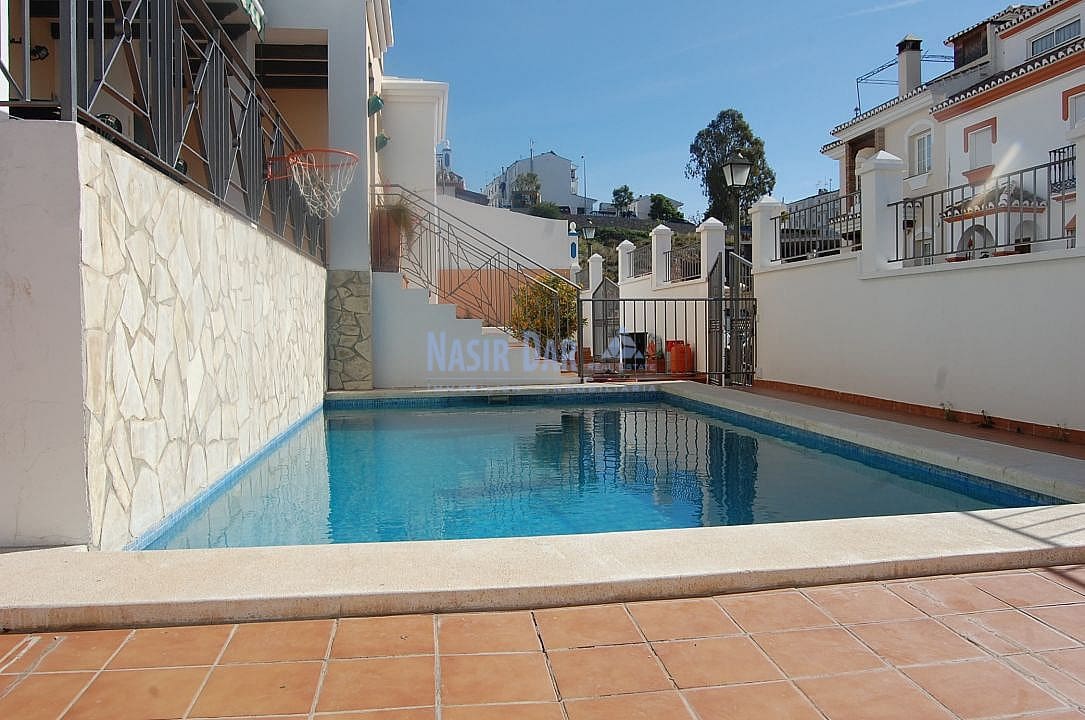 6 soveværelse Villa til salg i Nerja med swimmingpool garage - € 550.000 (Ref: 4452691)