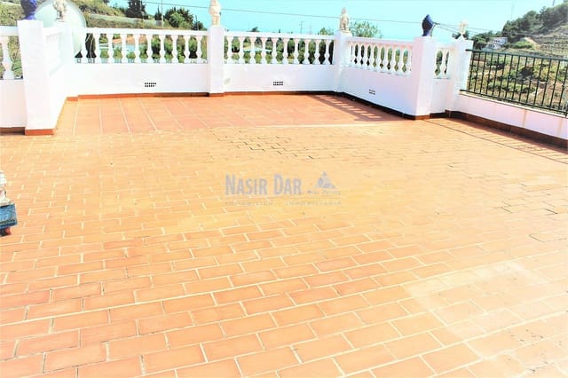 2 sypialnia Finka/Dom wiejski na sprzedaż w Centro, Nerja z basenem - 370 000 € (Ref: 4452694)