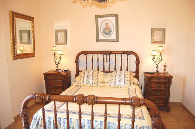 4 sovrum Villa till salu i Nerja med pool - 590 000 € (Ref: 4452736)