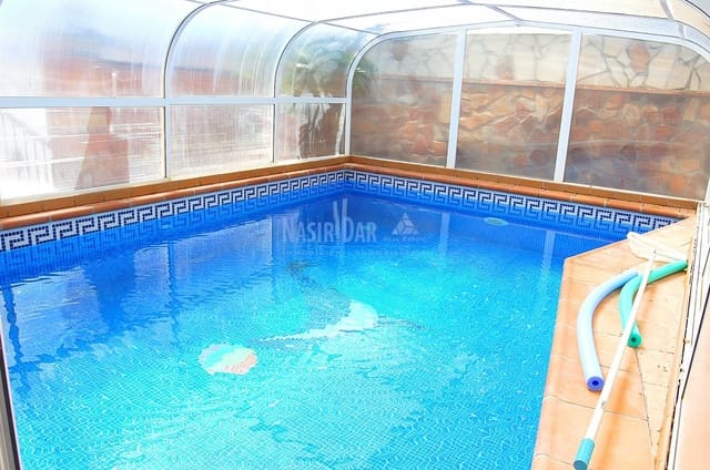 4 sovrum Villa till salu i Nerja med pool - 590 000 € (Ref: 4452736)