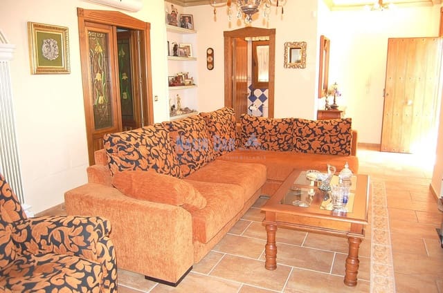 4 sovrum Villa till salu i Nerja med pool - 590 000 € (Ref: 4452736)