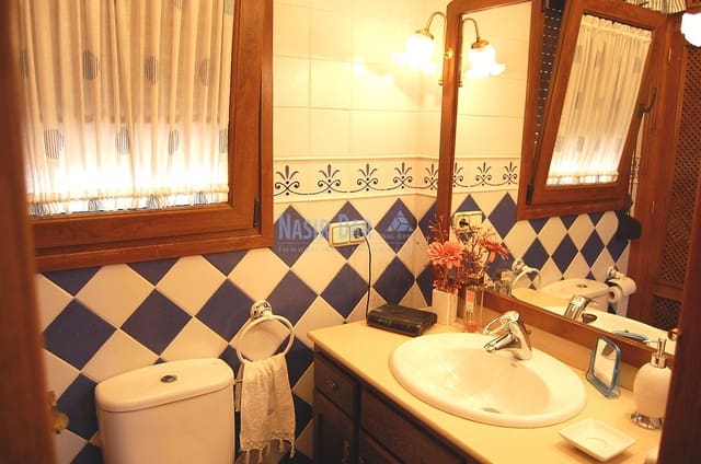 4 sovrum Villa till salu i Nerja med pool - 590 000 € (Ref: 4452736)