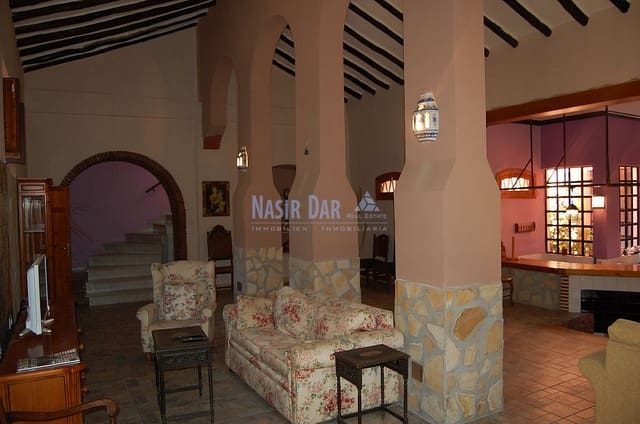 3 soveværelse Villa til salg i Centro, Nerja med swimmingpool - € 995.000 (Ref: 4452750)