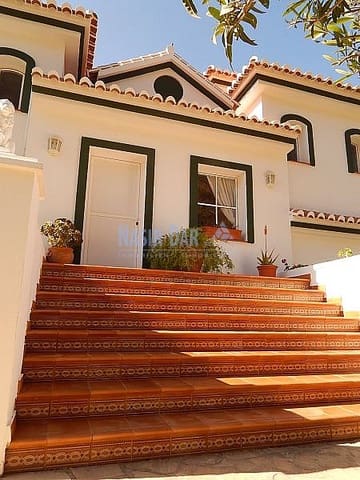 8 soveværelse Villa til salg i Torrox Pueblo, Torrox med swimmingpool - € 1.400.000 (Ref: 4452788)