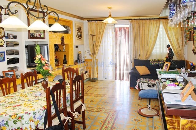 5 soveværelse Villa til salg i Centro, Nerja med swimmingpool - € 550.000 (Ref: 4664131)