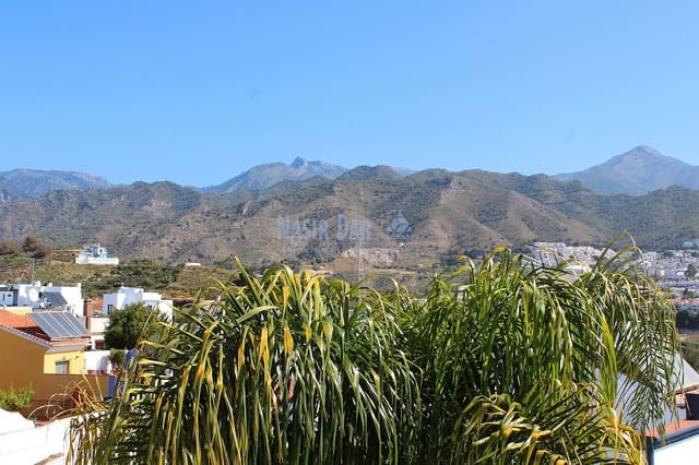 5 soveværelse Villa til salg i Centro, Nerja med swimmingpool - € 550.000 (Ref: 4664131)