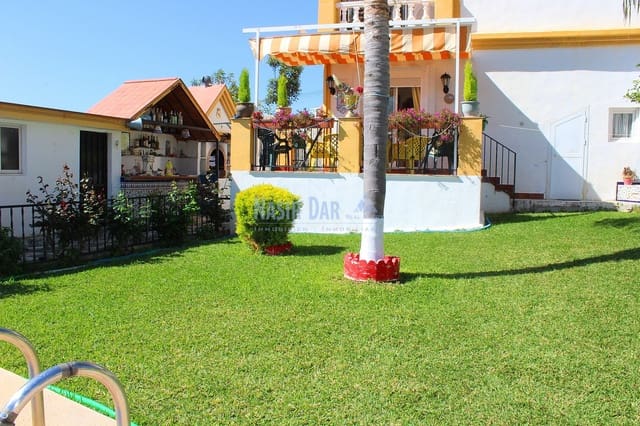 5 soveværelse Villa til salg i Centro, Nerja med swimmingpool - € 550.000 (Ref: 4664131)