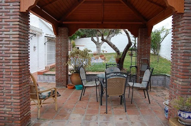 3 bedroom Villa for sale in Centro, Nerja with pool - € 595,000 (Ref: 6564297)