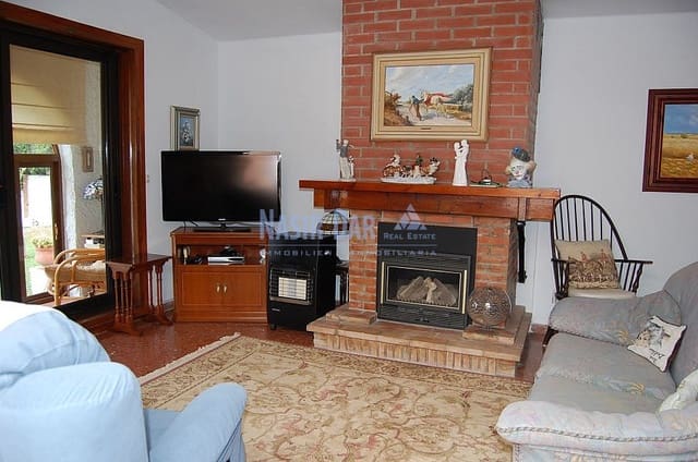 3 bedroom Villa for sale in Centro, Nerja with pool - € 595,000 (Ref: 6564297)