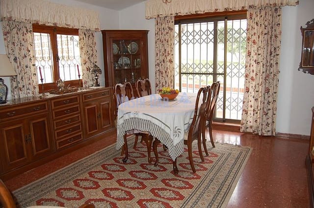 3 bedroom Villa for sale in Centro, Nerja with pool - € 595,000 (Ref: 6564297)