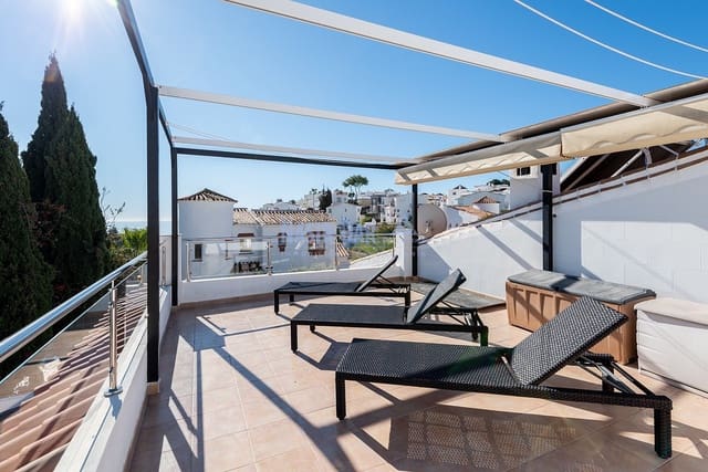 5 soveværelse Villa til salg i Centro, Nerja med swimmingpool - € 699.000 (Ref: 6779810)