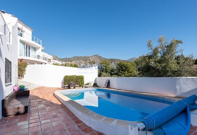 5 soveværelse Villa til salg i Centro, Nerja med swimmingpool - € 699.000 (Ref: 6779810)