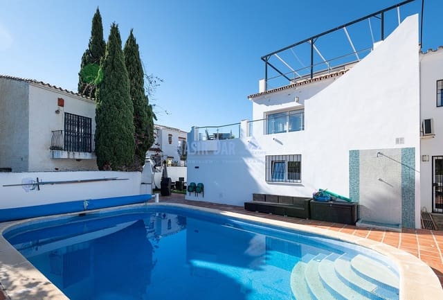 5 soveværelse Villa til salg i Centro, Nerja med swimmingpool - € 699.000 (Ref: 6779810)