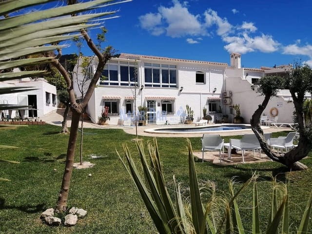 6 soveværelse Villa til salg i Centro, Nerja med swimmingpool - € 790.000 (Ref: 7128135)
