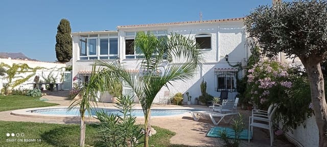 6 soveværelse Villa til salg i Centro, Nerja med swimmingpool - € 790.000 (Ref: 7128135)